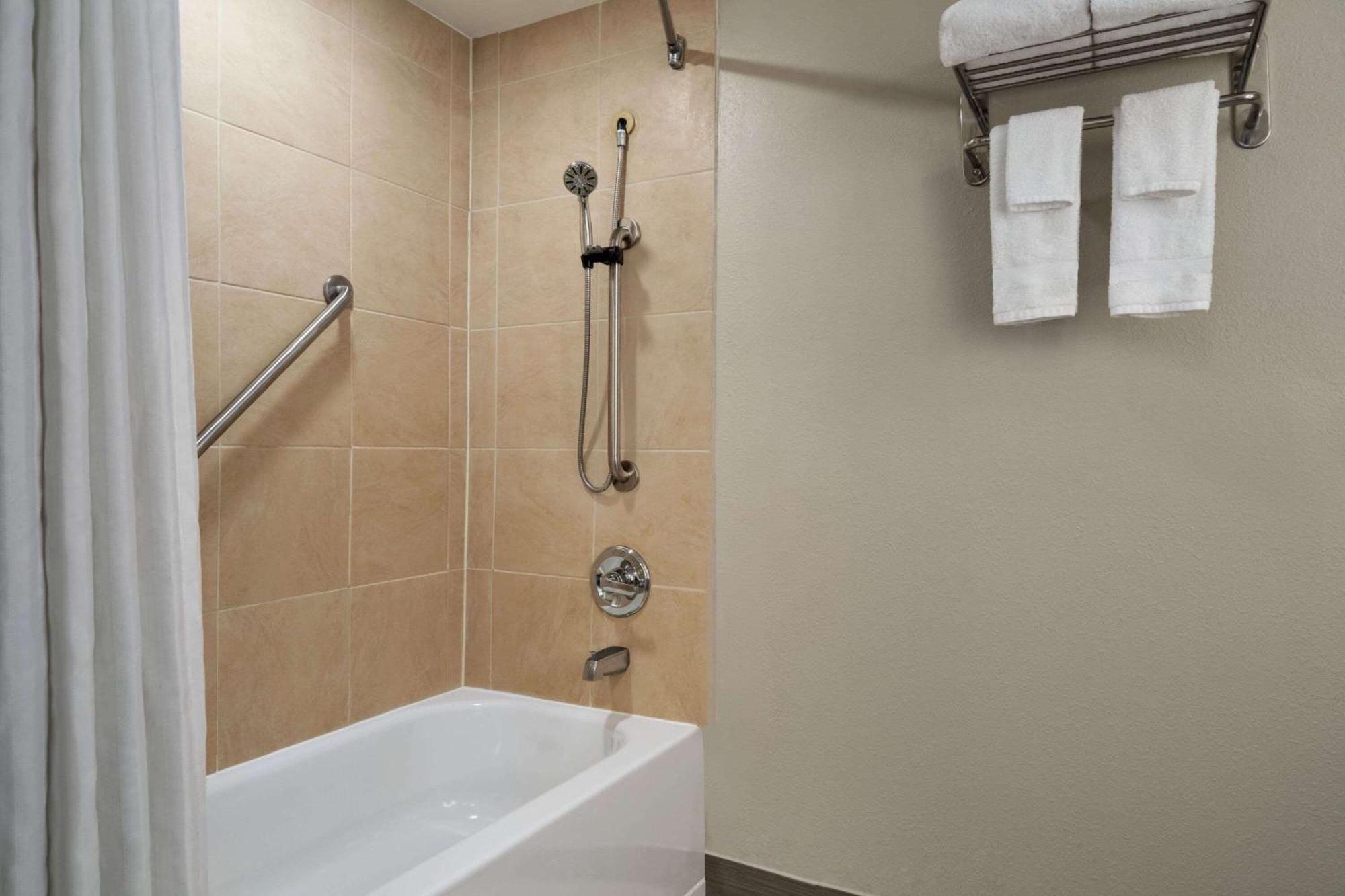 Wyndham Garden Inn Pittsburgh Airport Robinson Township  Bagian luar foto