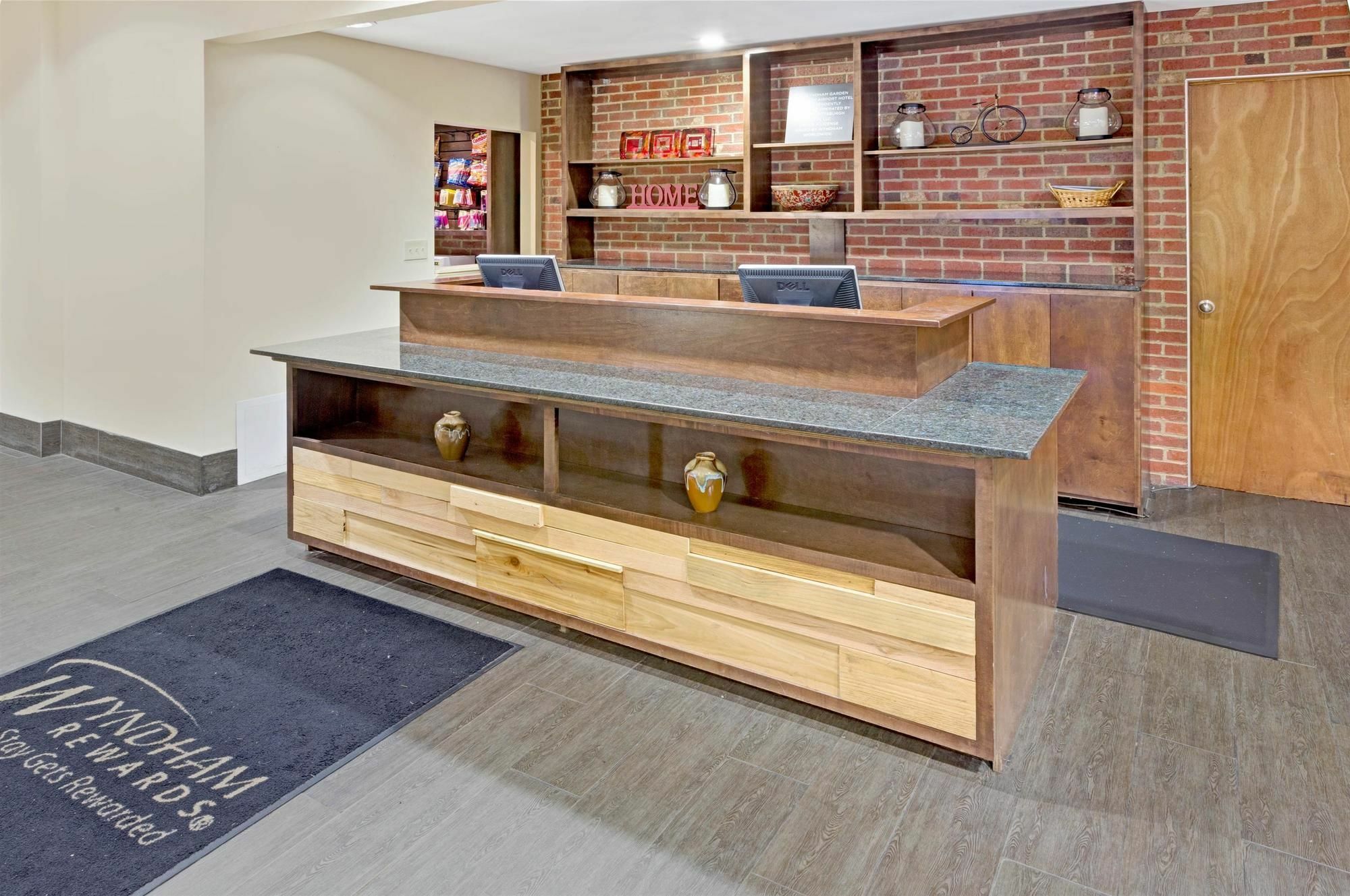 Wyndham Garden Inn Pittsburgh Airport Robinson Township  Bagian luar foto